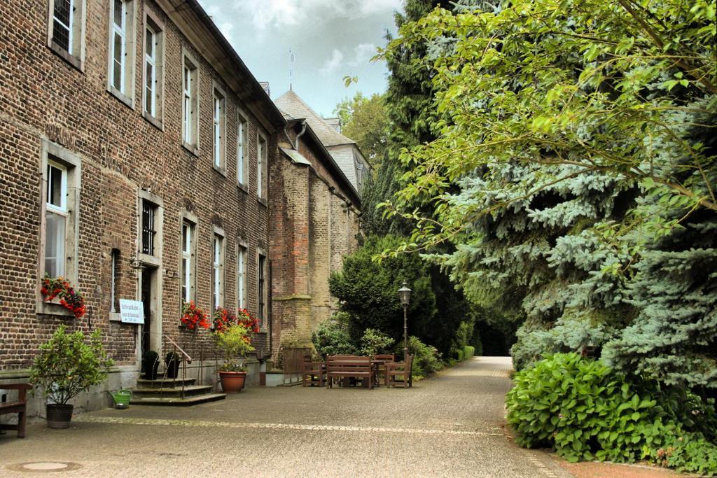 Nikolauskloster Guest house Juchen